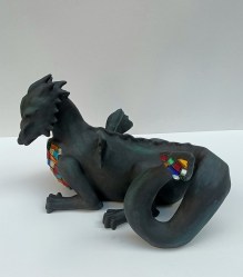 Sanja Fališevac, ''Gospodar taštine'', obojena terakota i staklo, 25 x 33 x 39 cm